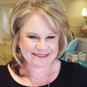 Meet your Posher, Caroline